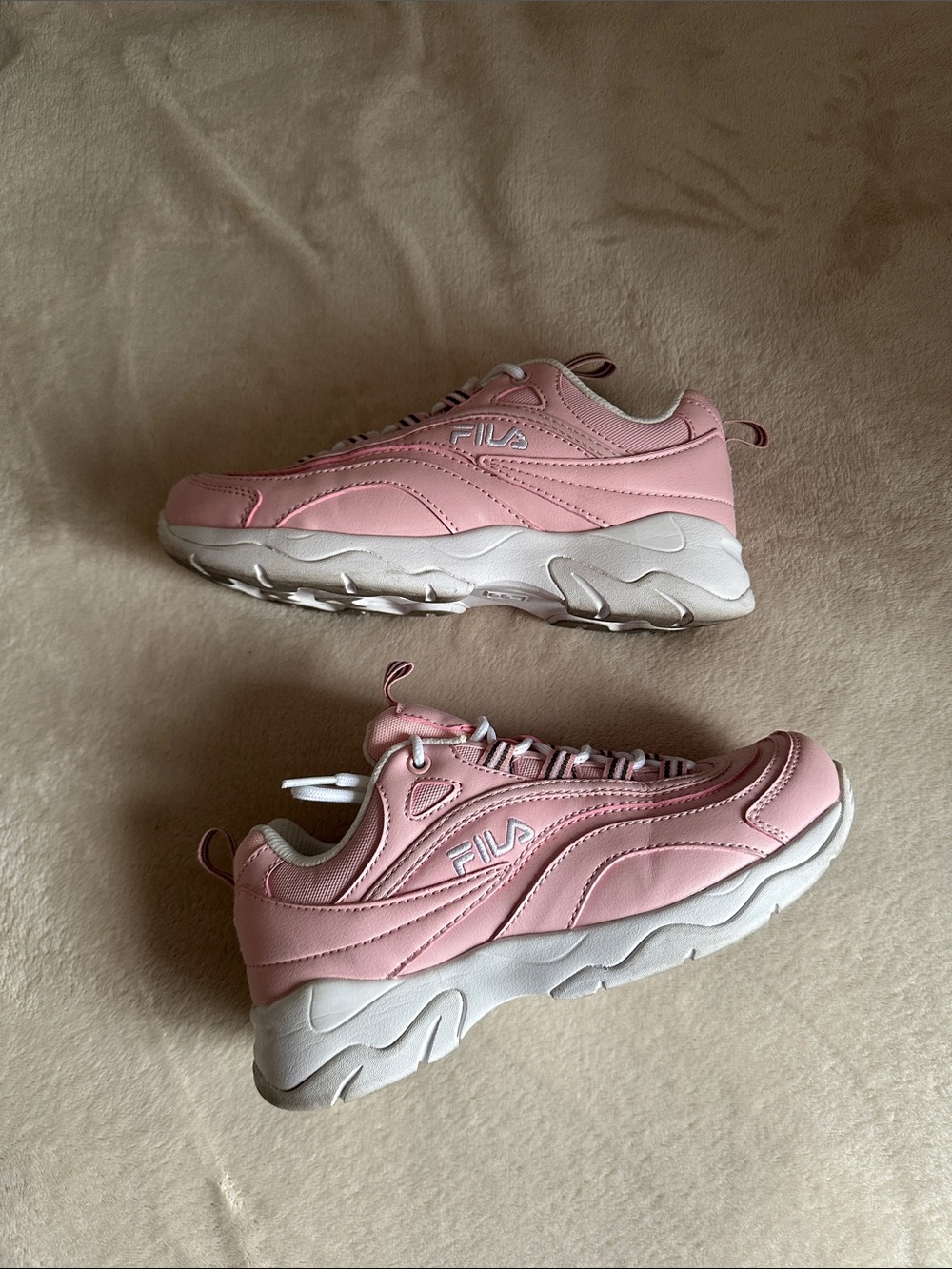 Fila Ray Pink Women's Chunky Platform Sneakers with White Sole W6 EUC